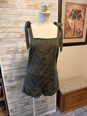 Olive corduroy short jumper romper adjustable tie straps front pockets small